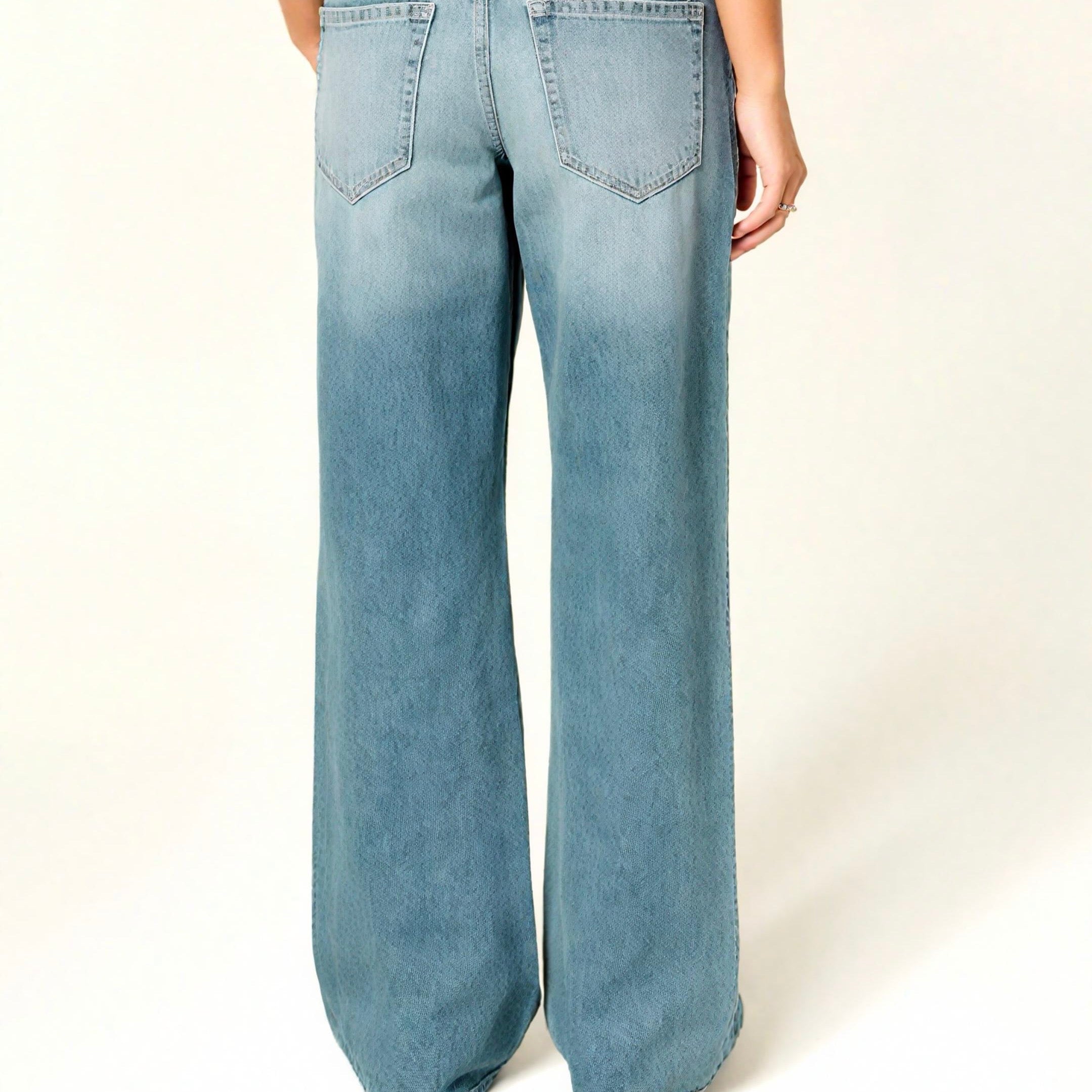 Hollister Low-Rise Medium Wash Baggy Jeans